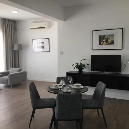 Large Holiday Apartments Lägenhet Larnaca